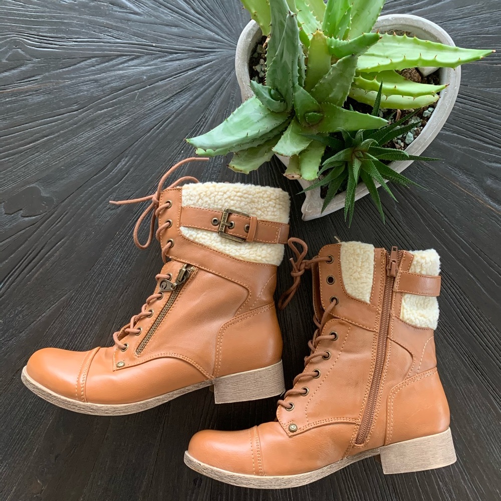 Stylish comfortable Guess winter boots